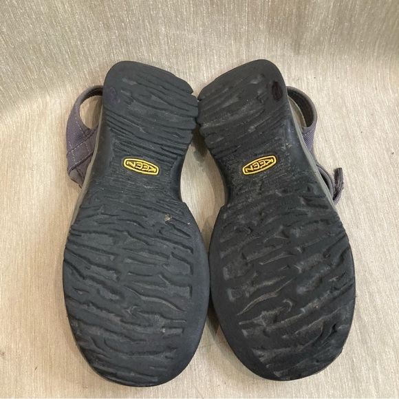 KEEN Sz 7.5 Rose Rubber Toe Cap Sole Multiple Straps Velcro Closure Sandals - Picture 8 of 9